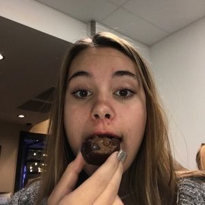 Meet your Posher, Alexis